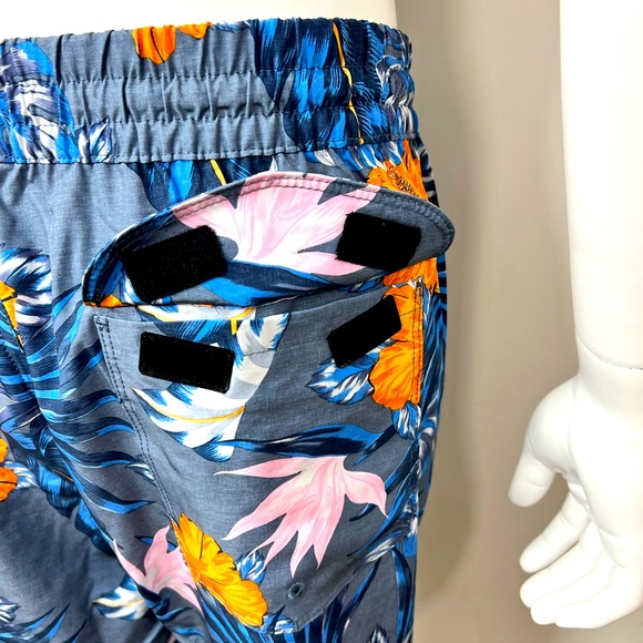 HURLEY XL HIBISCUS VOLLEY SWIM SHORTS,4 WAY STRETCH, WATER REPELLENT, WITH LINER - Picture 5 of 14